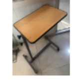 MESA RODABLE DE COMER - COLOR MARRÓN